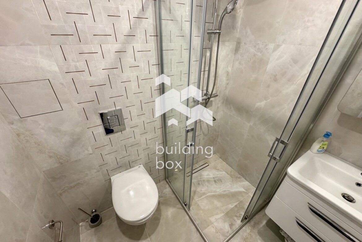 Многостаен апартамент до метро - 0