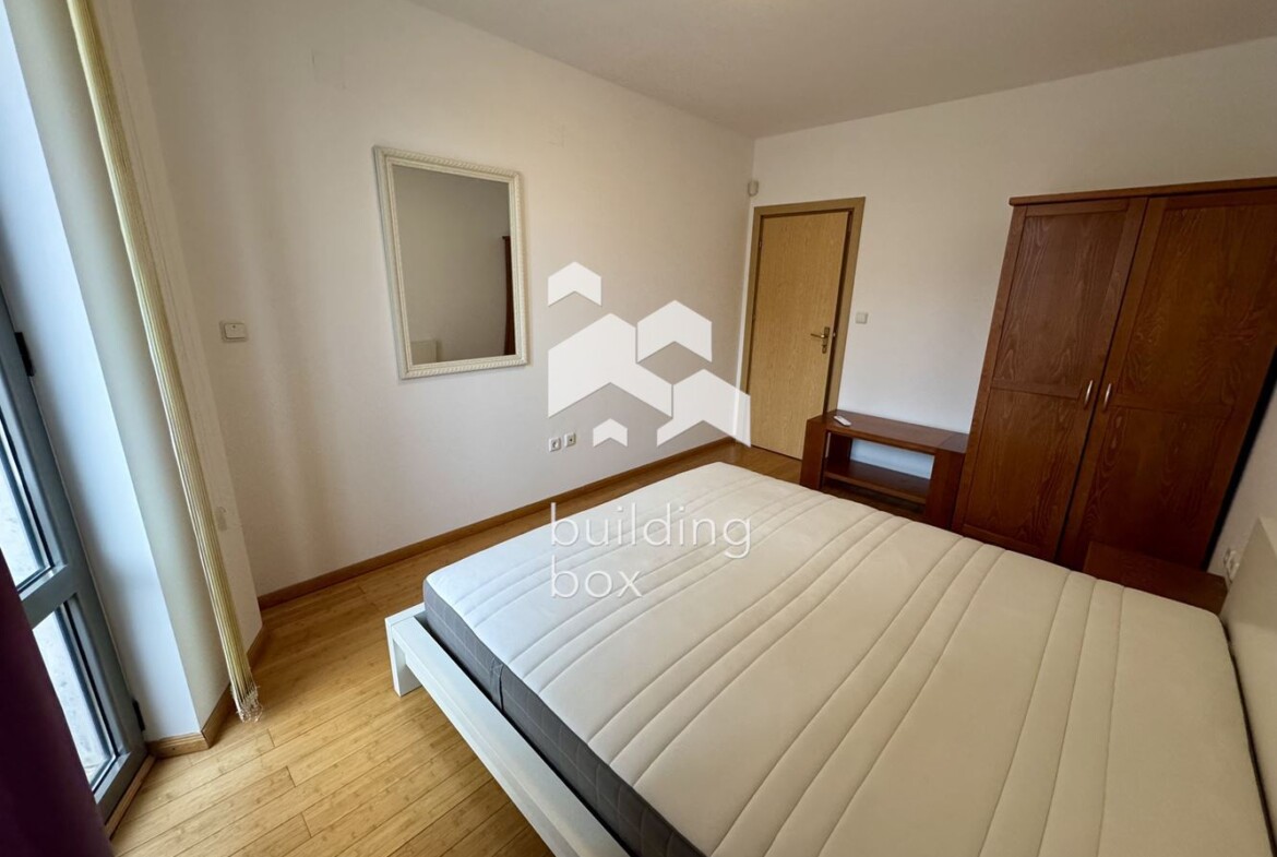 Двустаен апартамент в Изток, точно до метро - 0