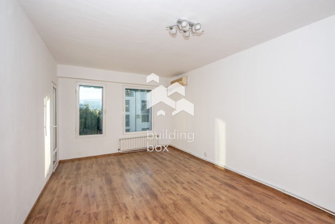 Тристаен апартамент в кв. К.Париж. - 0