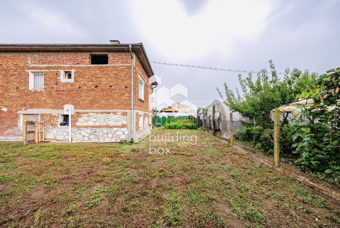 Двуетажна къща - с. Труд - 0