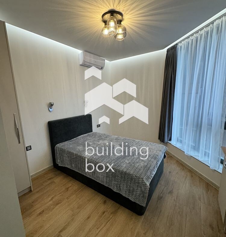 Продава тристаен в кв. Кръстова вада - 0