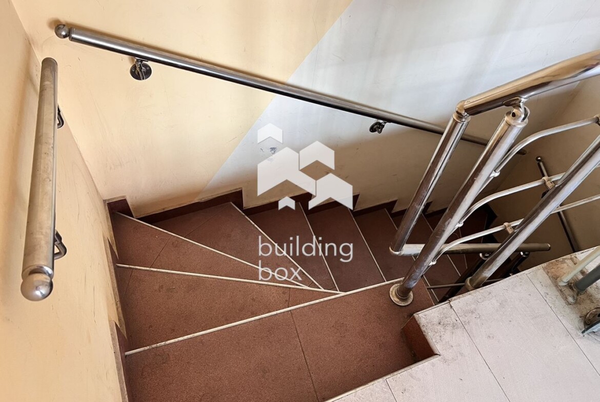 Търговско помещение на две нива - 0