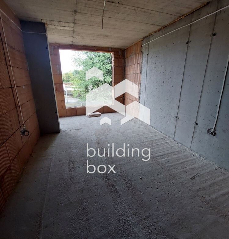 Четиристаен апартамент до "Дентален университет" - 0