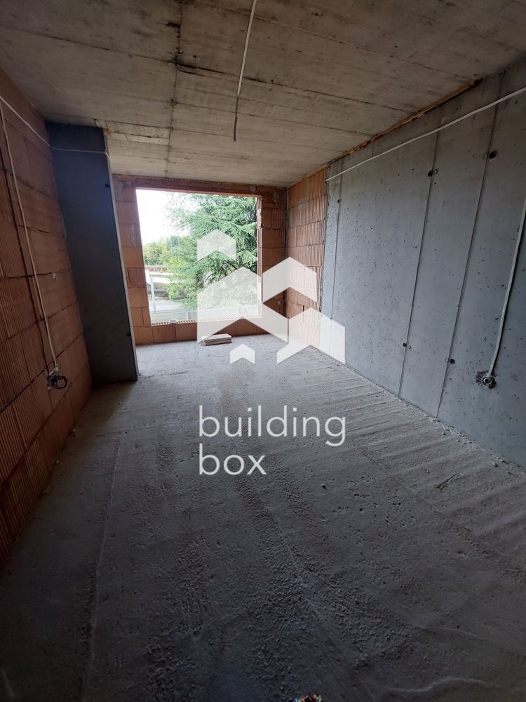 Четиристаен апартамент до "Дентален университет" - 0