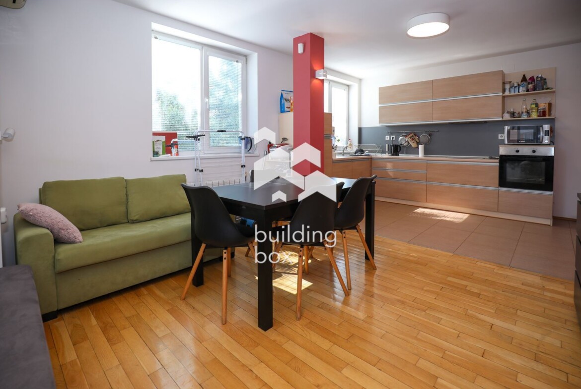 Тристаен апартаменти в сърцето на София - 0