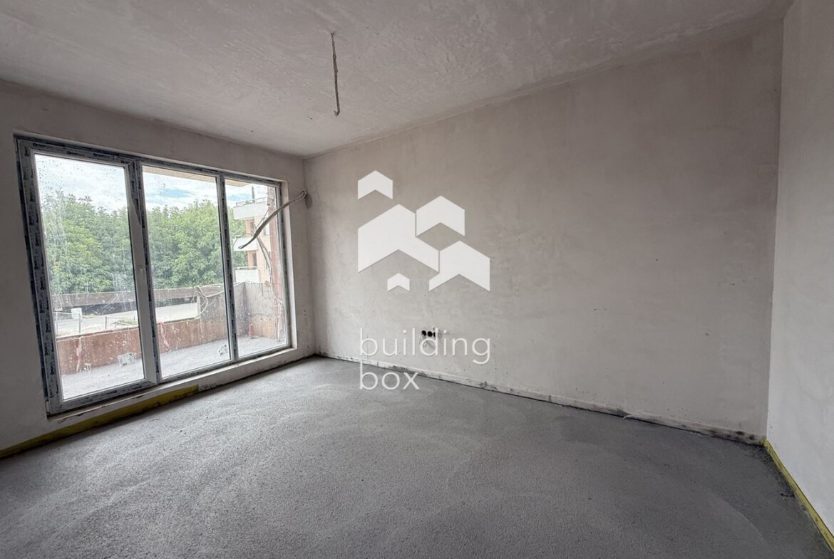 Тристаен апартамент - кв. Остромила - 0