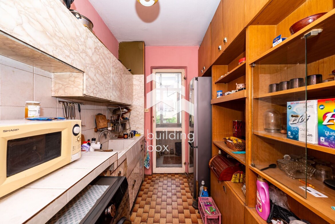 Тристаен апартамент до Събота пазара - 0