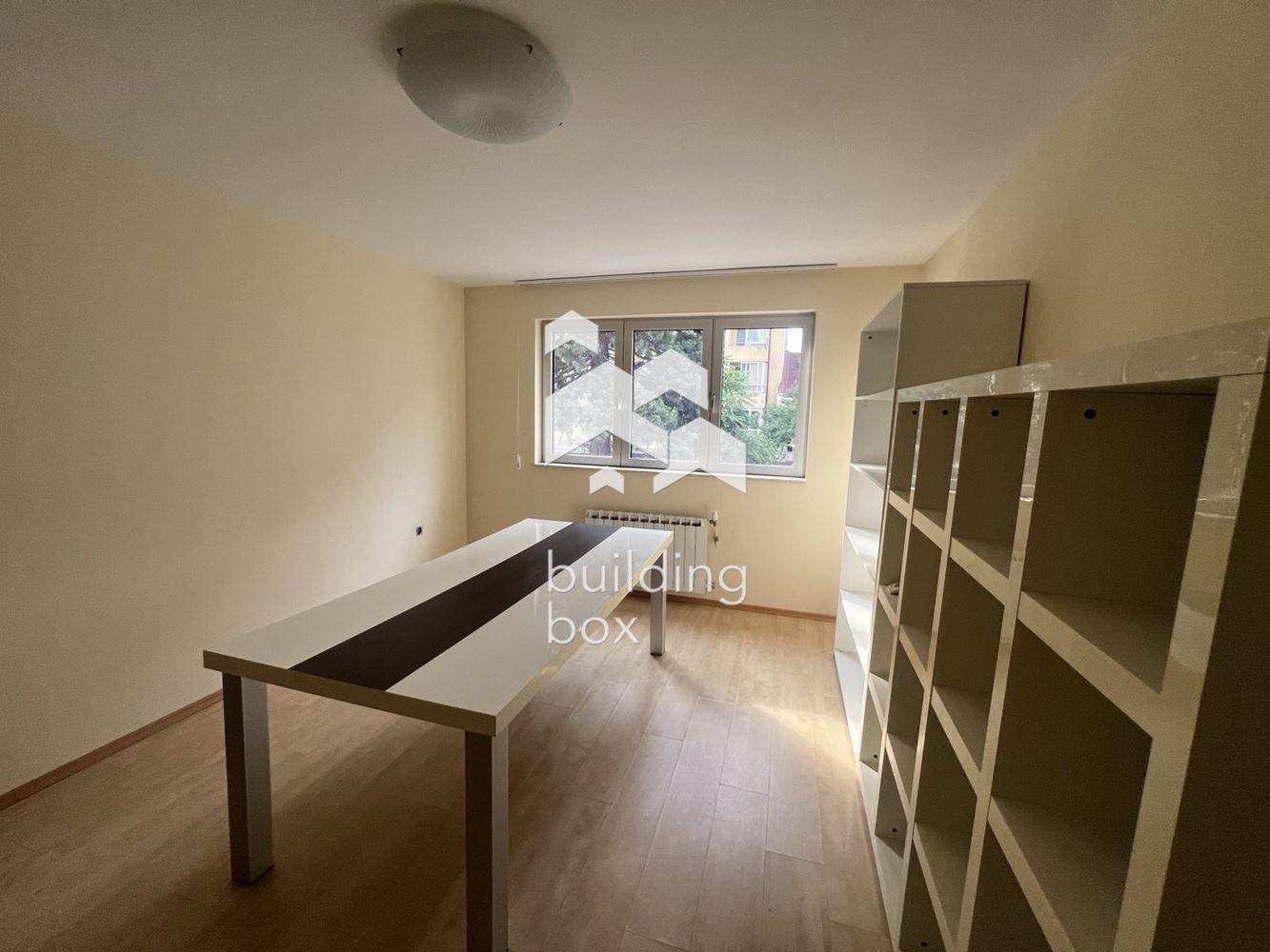 Офис под наем в Лагера - 0