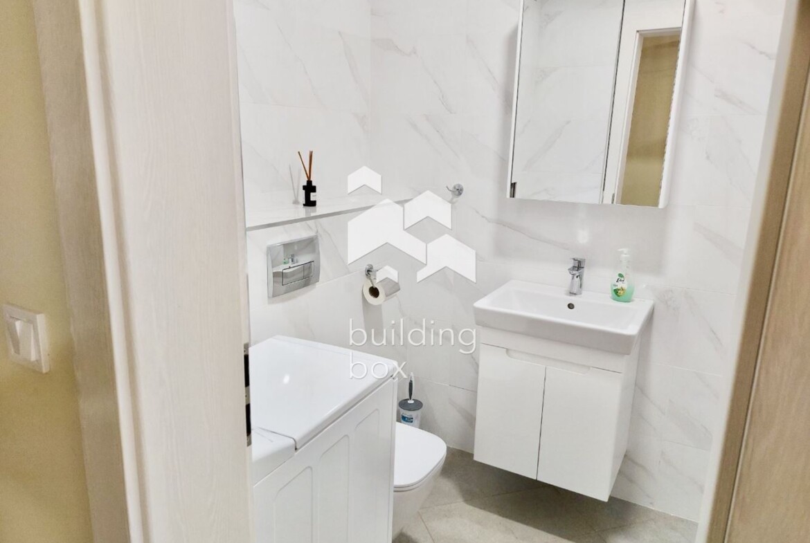 Тристаен апартамент, ул. Флора - 0