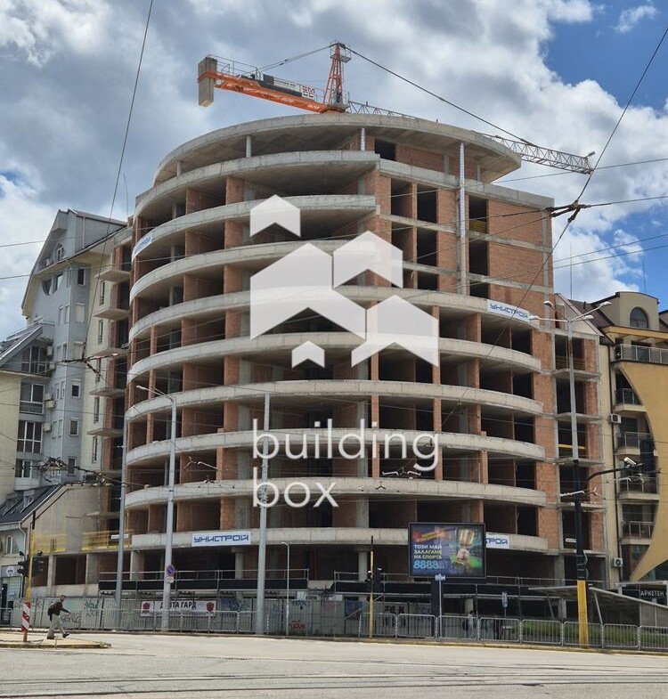 Тристаен апартамент в сграда Casa Madrid в район Оборище - 0