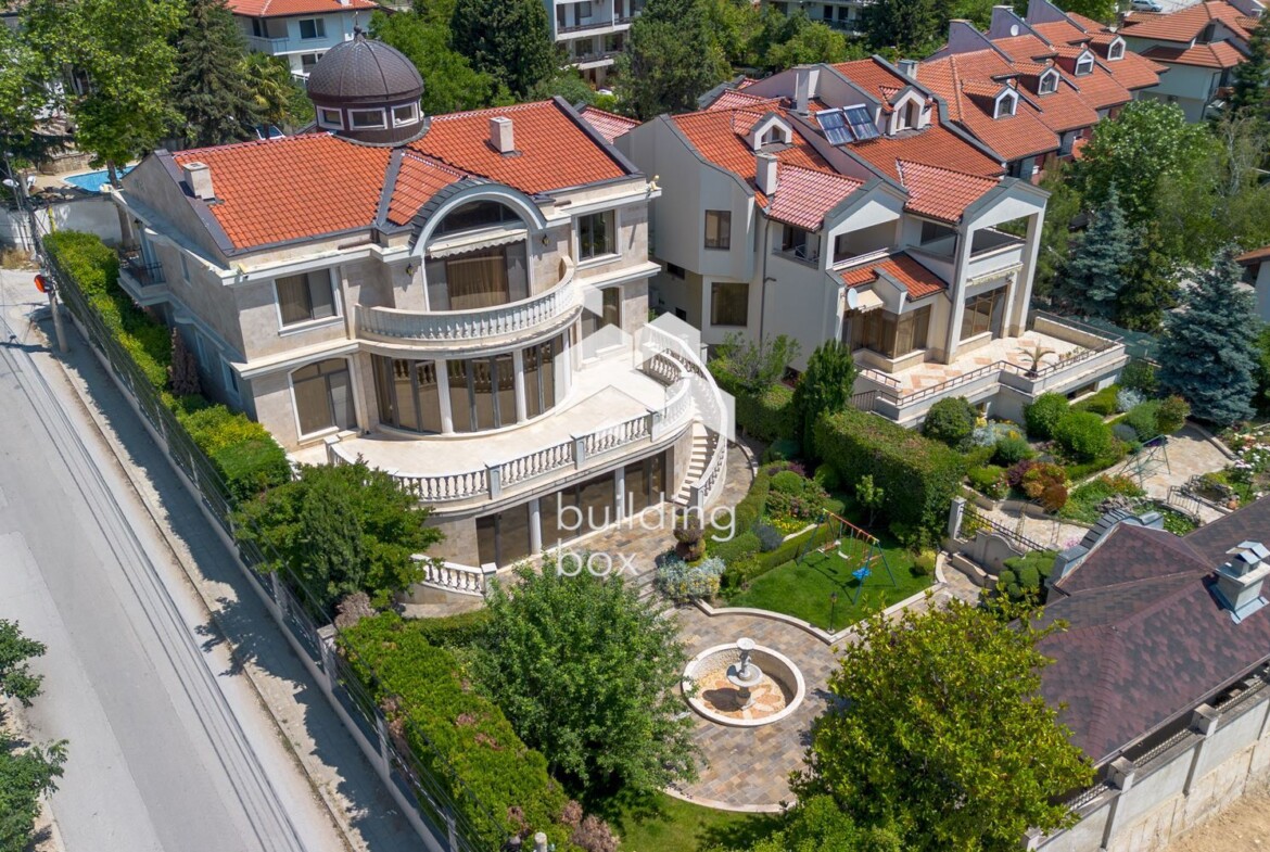 Къща на метри от Резиденция Евксиноград в гр.Варна - 0