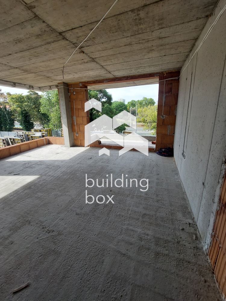 Тристаен апартаментдо “Дентален университет”