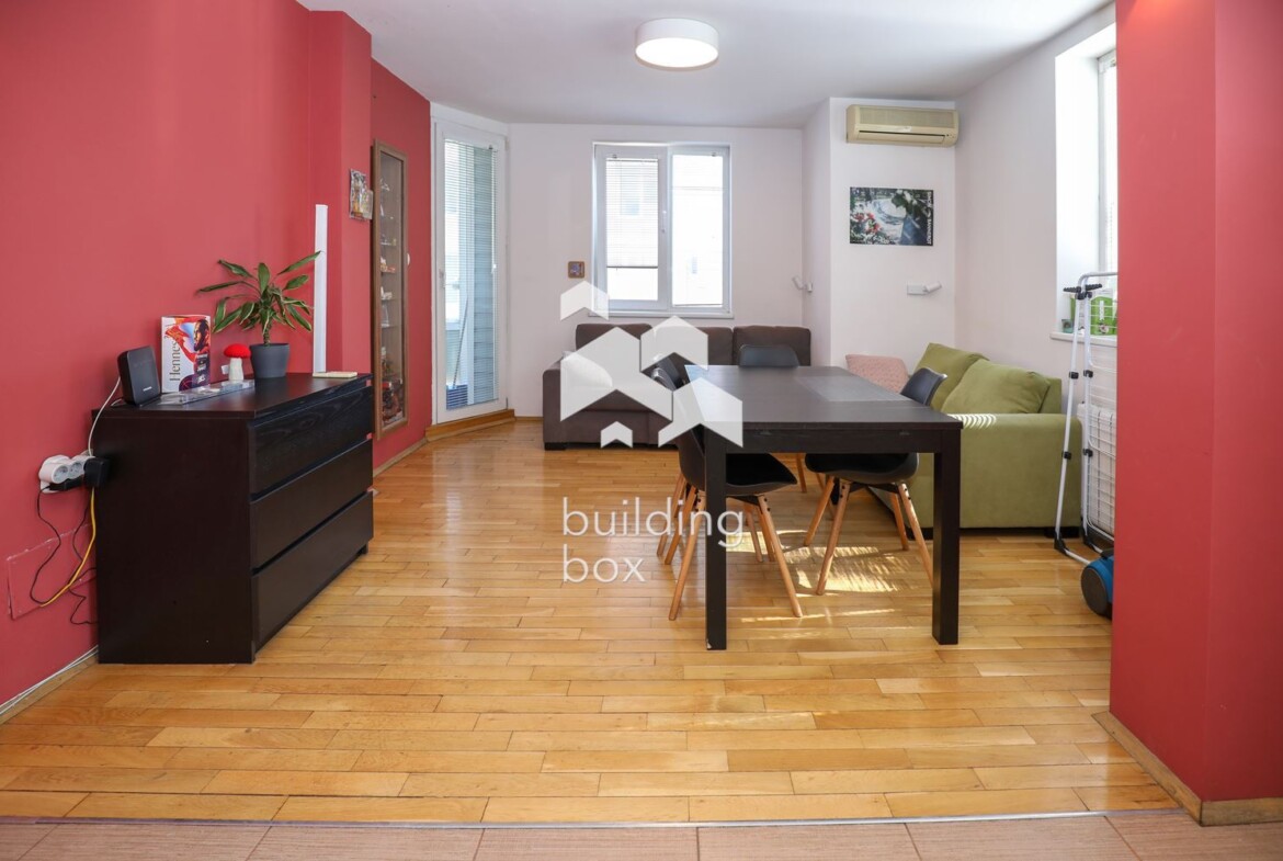 Тристаен апартаменти в сърцето на София - 0