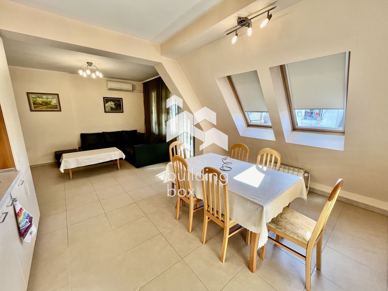 Просторен двустаен апартамент със страхотна гледка и гараж, Изток - 0