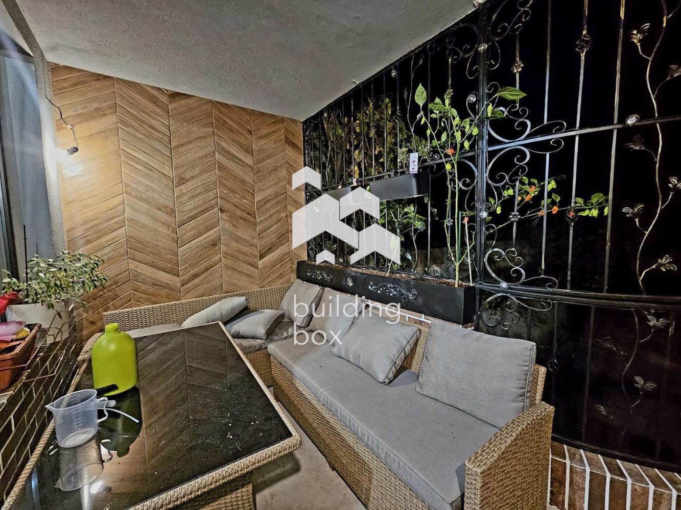 Продава се луксозен тристаен апартамент в Хладилника - 0