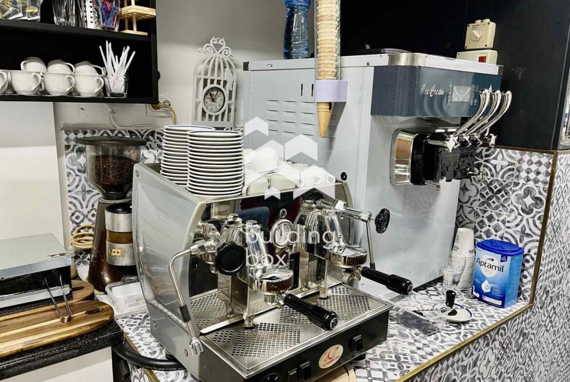 Напълно оборудвана и обзаведена сладкарница, Овча купел - 0