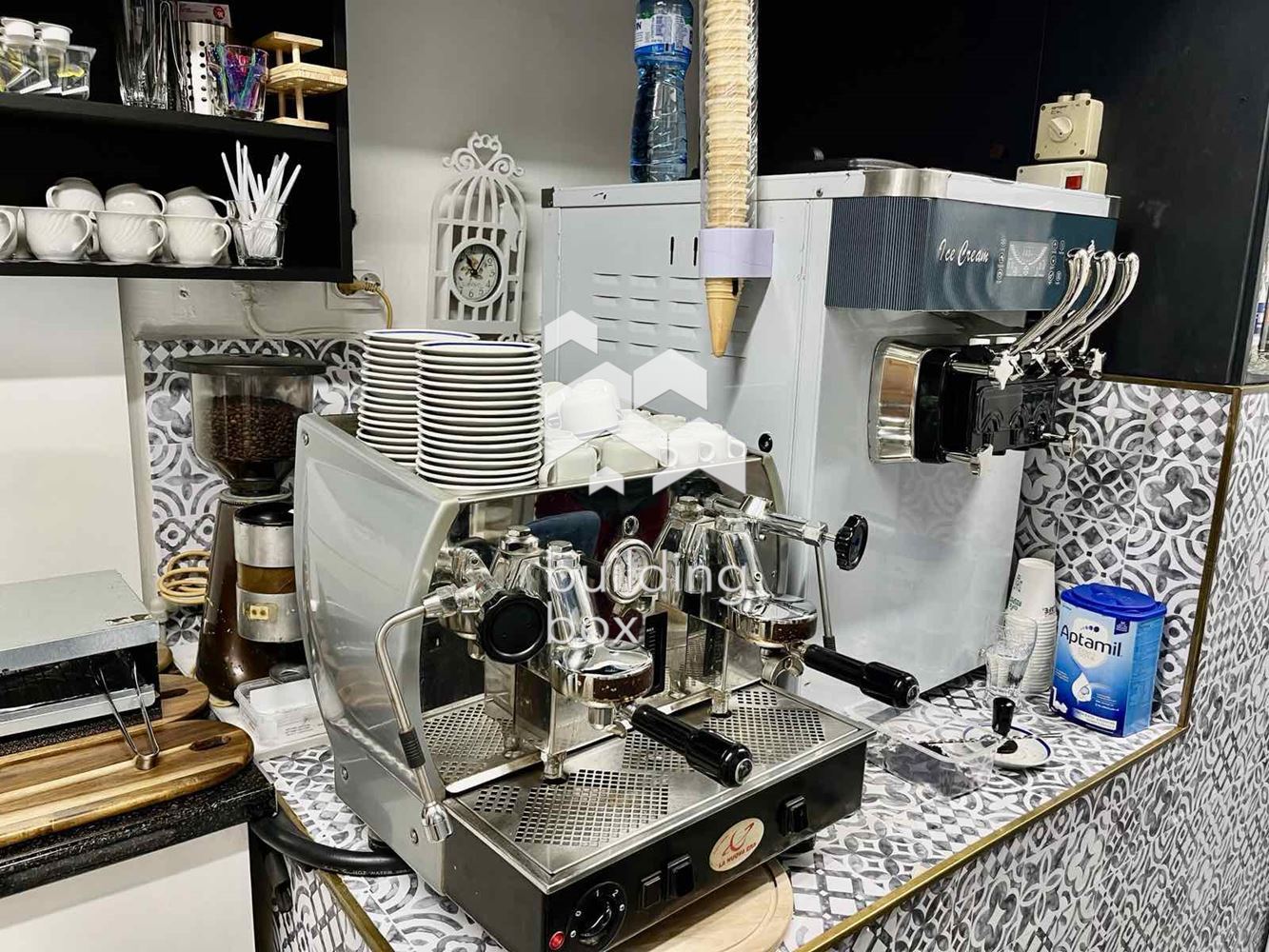 Напълно оборудвана и обзаведена сладкарница, Овча купел - 0