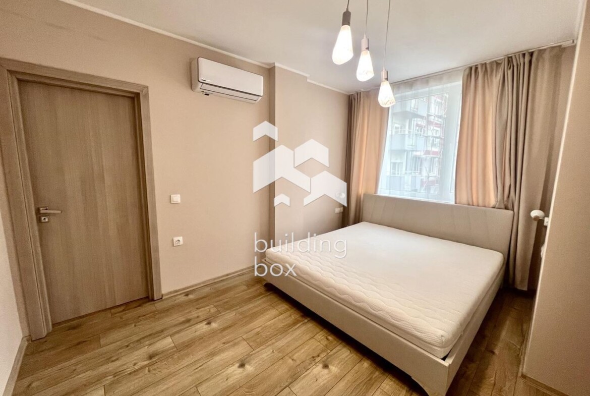 Тристаен апартамент в Център - 0