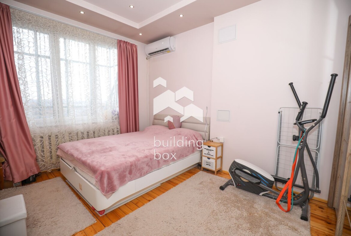 Тристаен апартамент в Център - 0