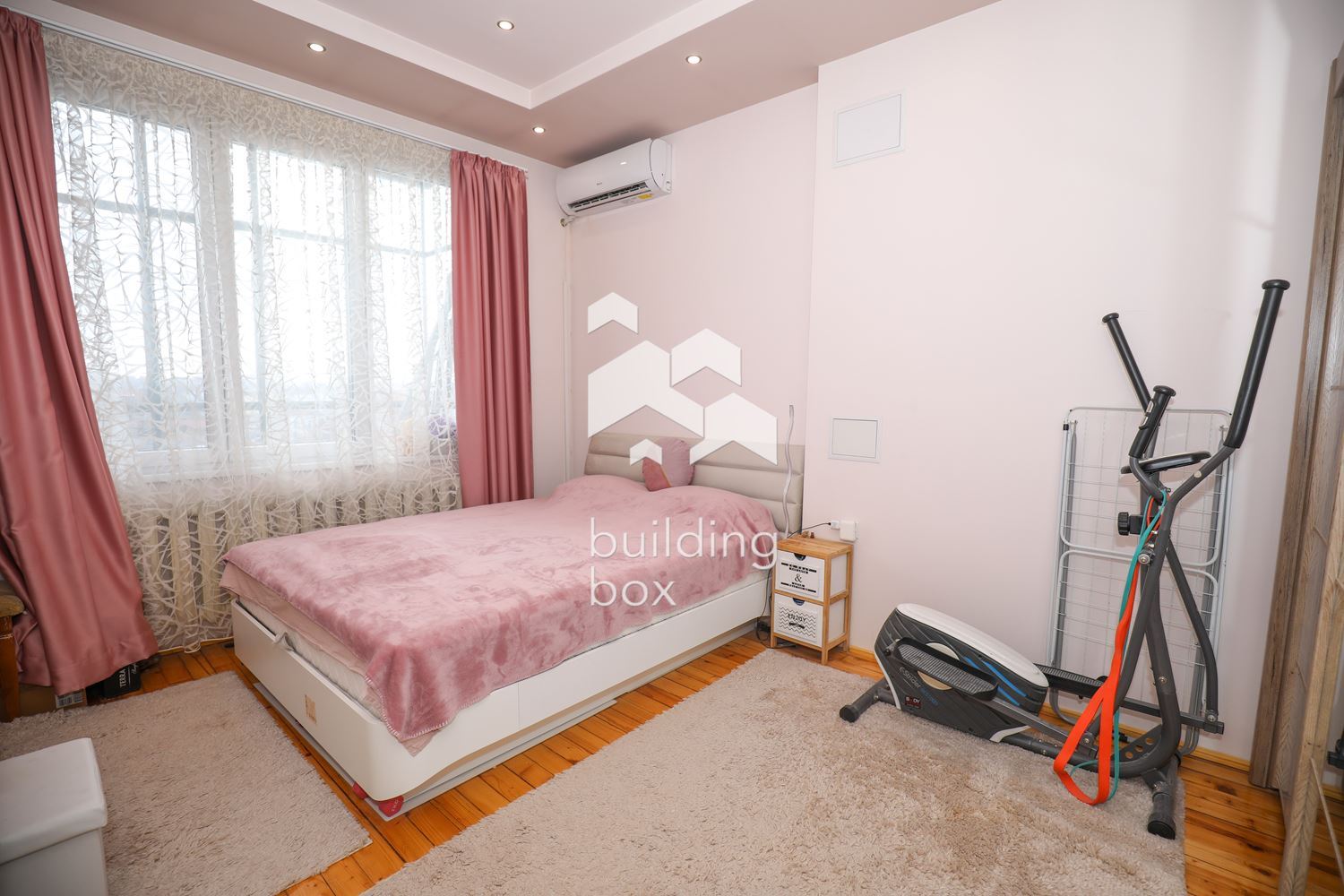 Тристаен апартамент в Център