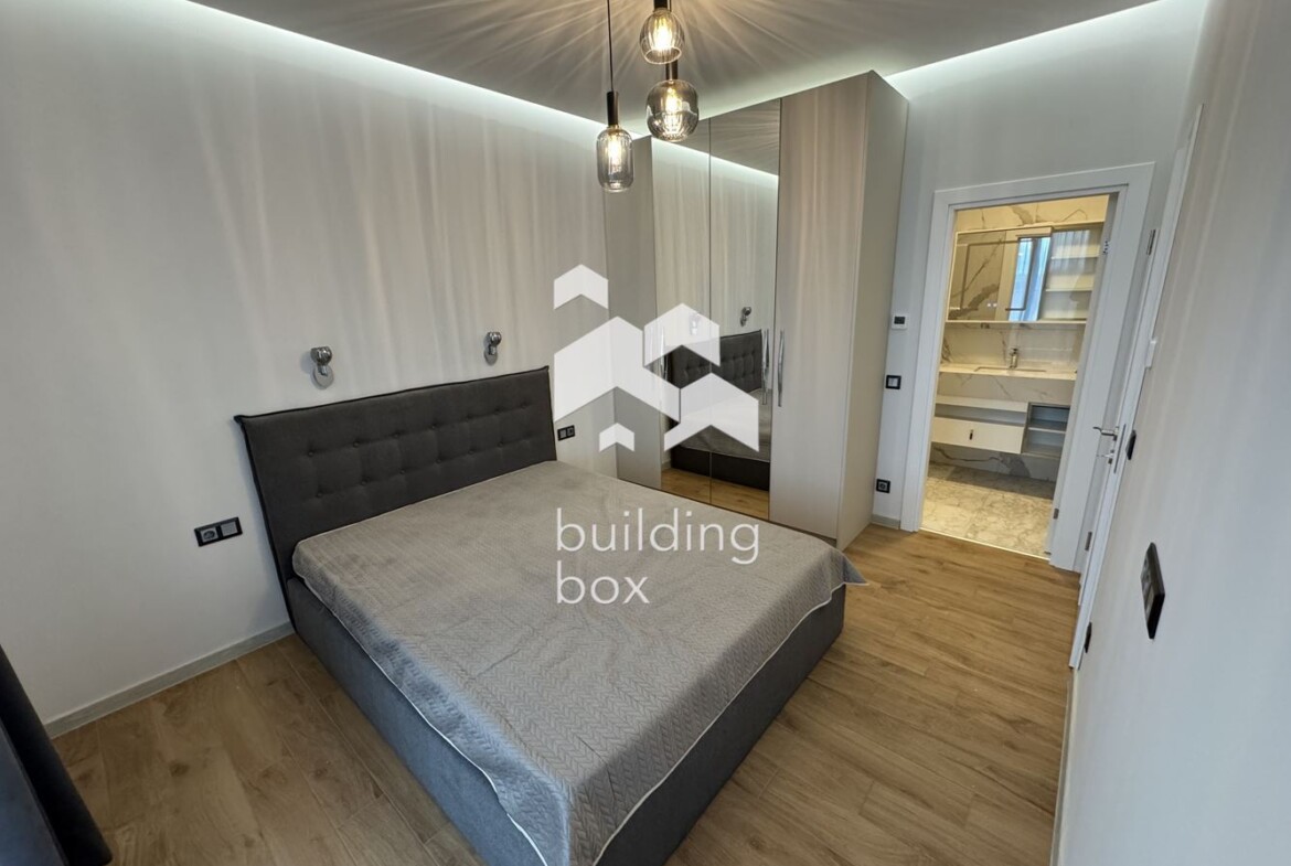 Продава тристаен в кв. Кръстова вада - 0