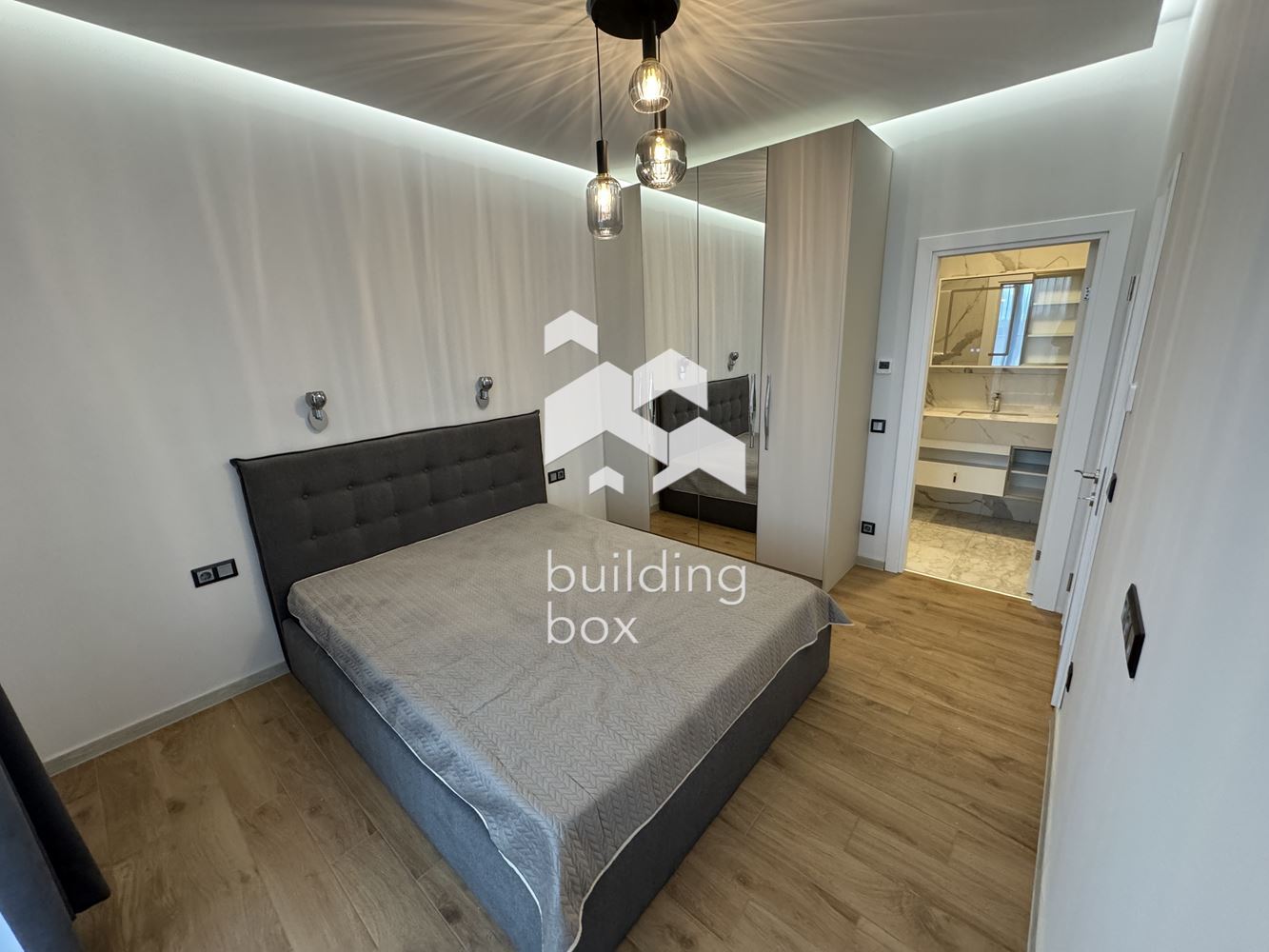 Продава тристаен в кв. Кръстова вада - 0