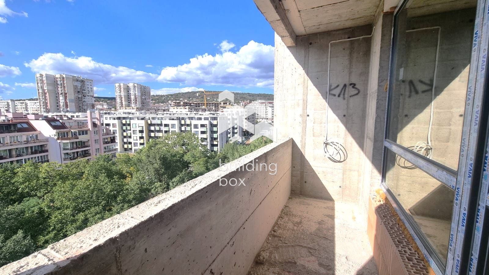 Двустаен западен апартамент в сграда с Акт 14.