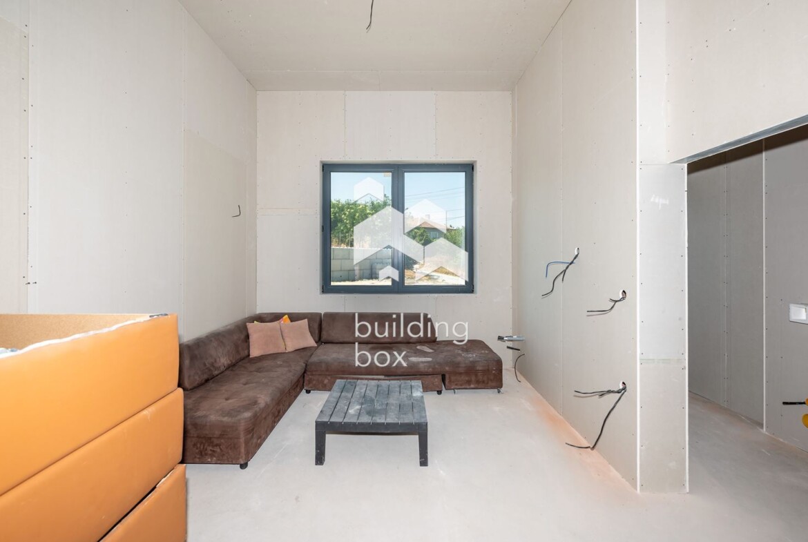 Къща на 12 км от гр. Пловдив - с. Чешнегирово - 0