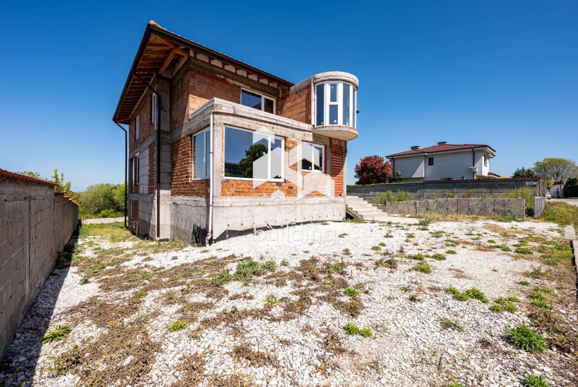 Триетажна къща - с. Марково - 0