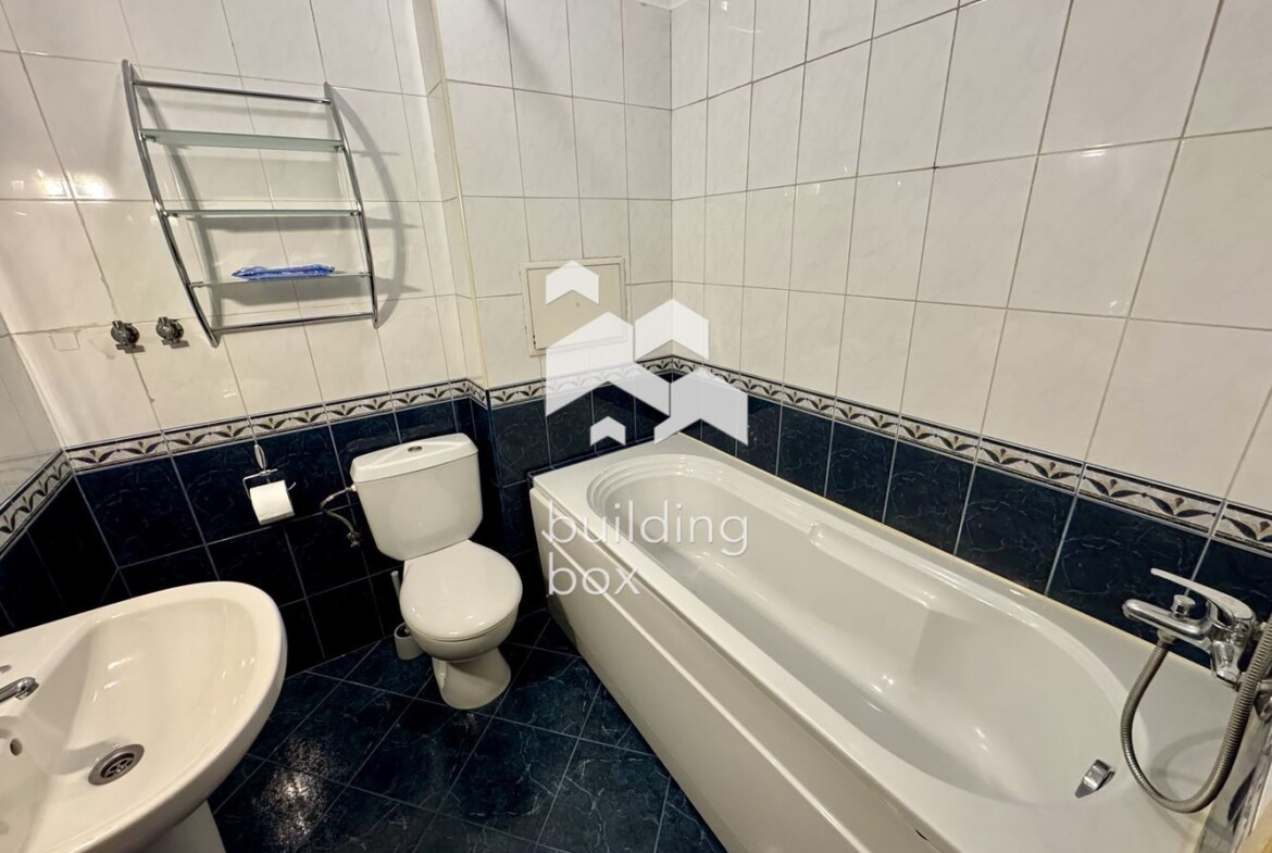 Двустаен апартамент в Изток, точно до метро - 0