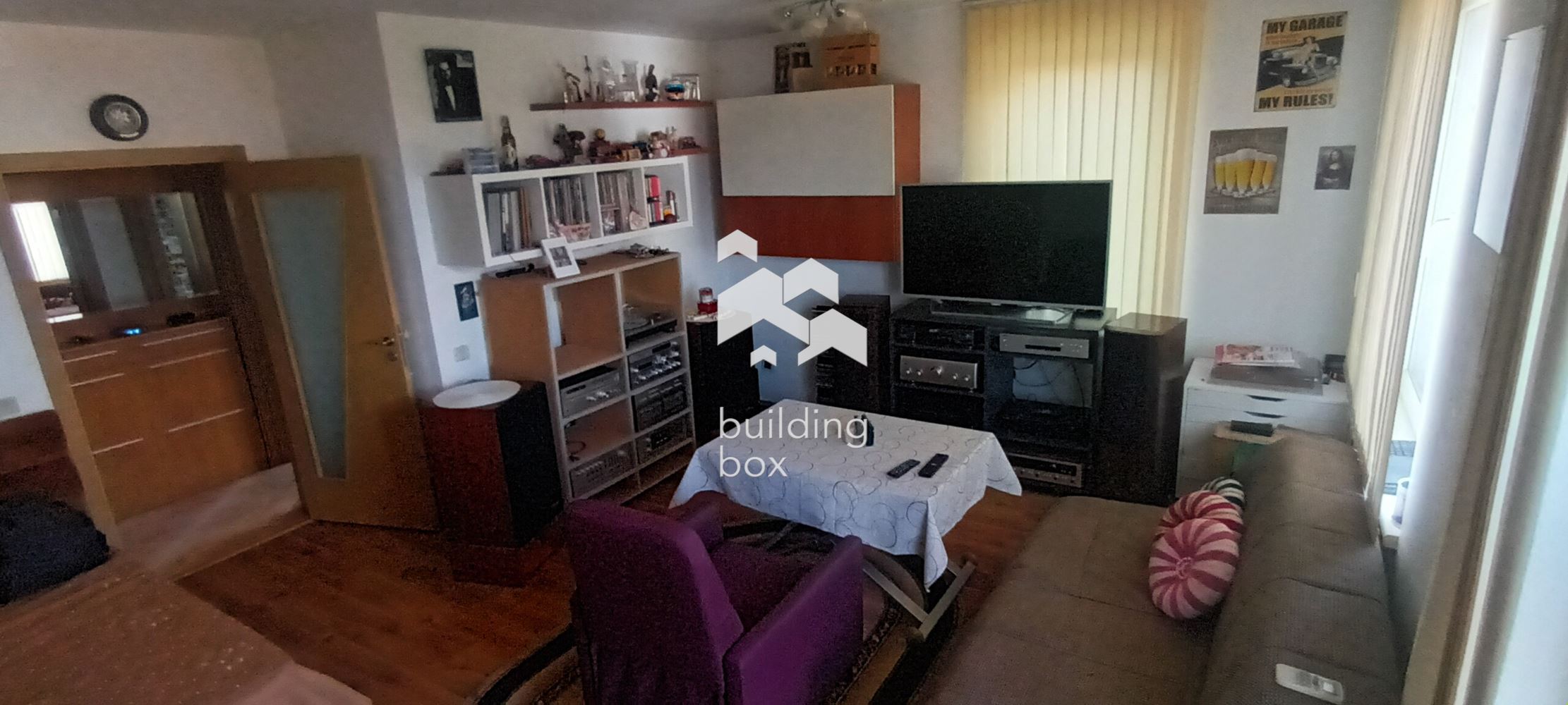 Продава 2-стаен апартамент в идеалния Център на София с включено паркомясто.