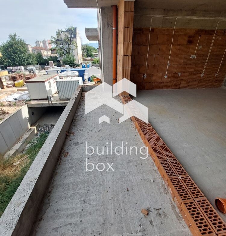 Четиристаен апартамент до "Дентален университет" - 0