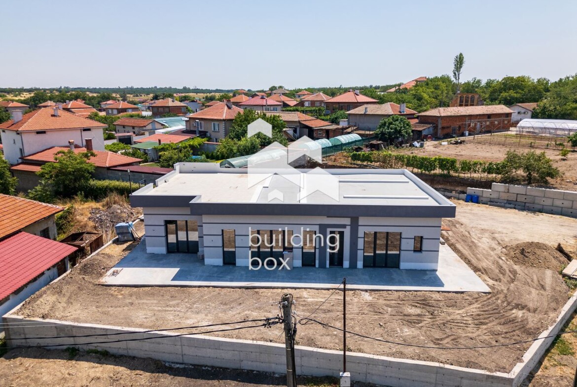 Къща на 12 км от гр. Пловдив - с. Чешнегирово - 0