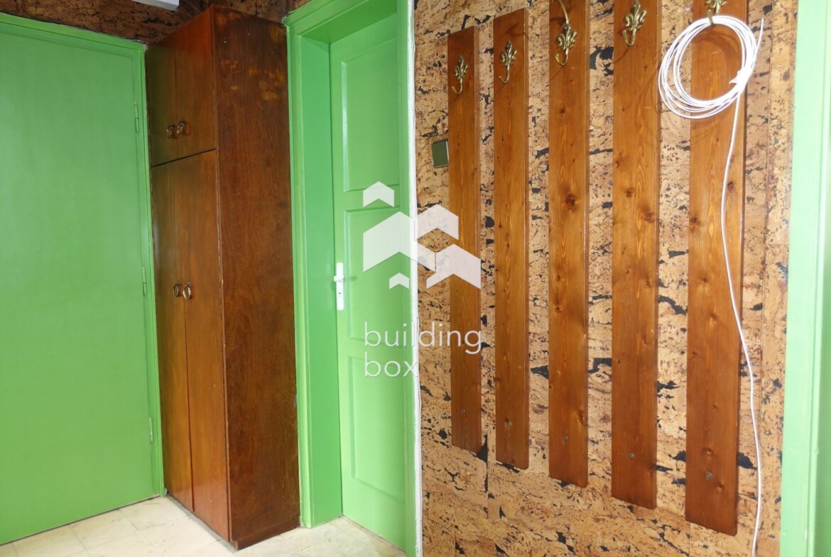 Продава се 2-стаен апартамент - Център - Обзаведен ! - 0