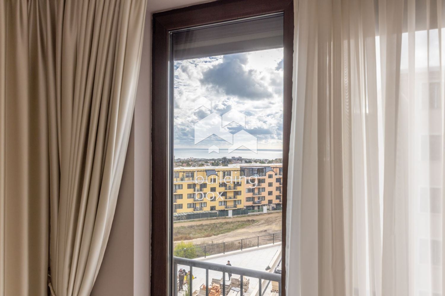 Лукс, простор и море – апартамент в бутикова сграда до к.к. Св. Св. Константин и Елена - 0