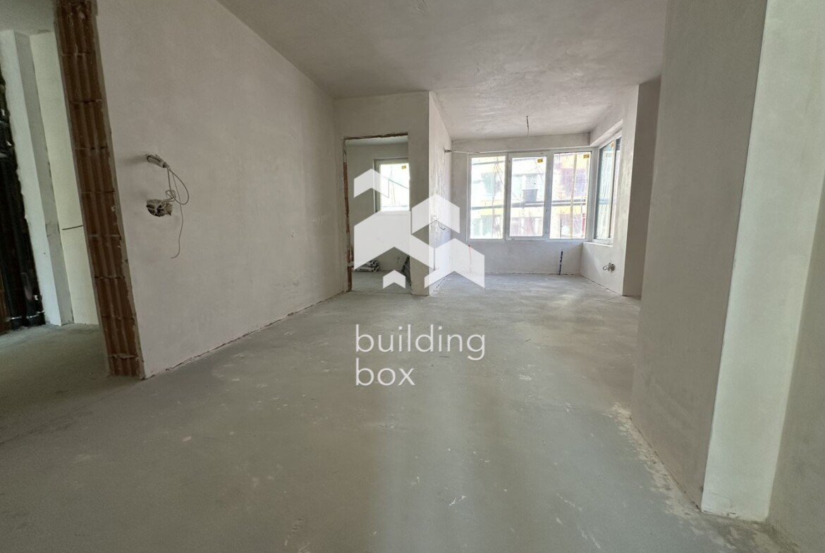 Тристаен апартамент в Център - 0