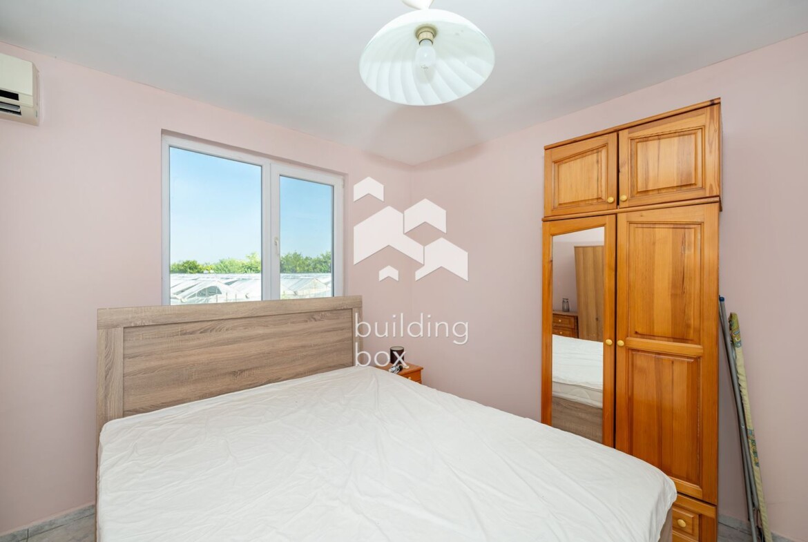 Двуетажна къща на плоча - готова за живеене - 0