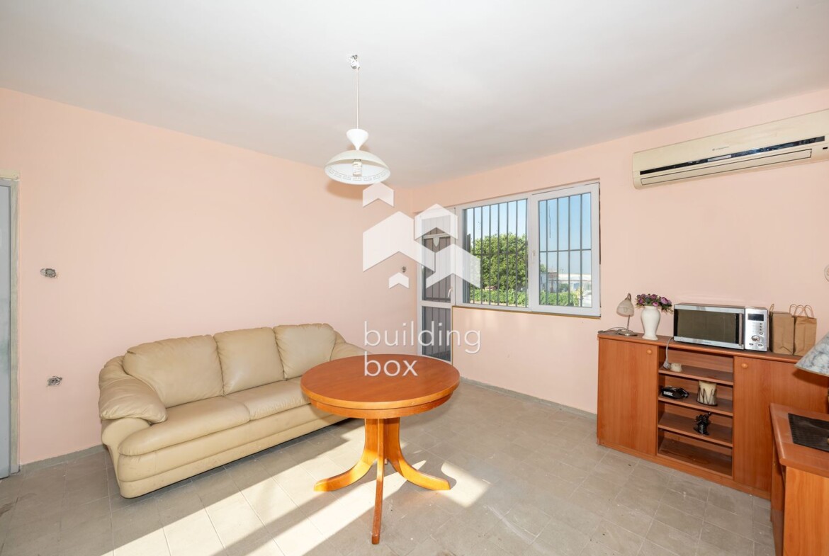 Двуетажна къща на плоча - готова за живеене - 0