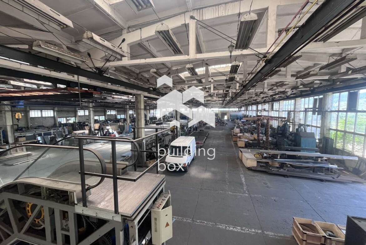 Индустриален имот на 40 минути от София - 0