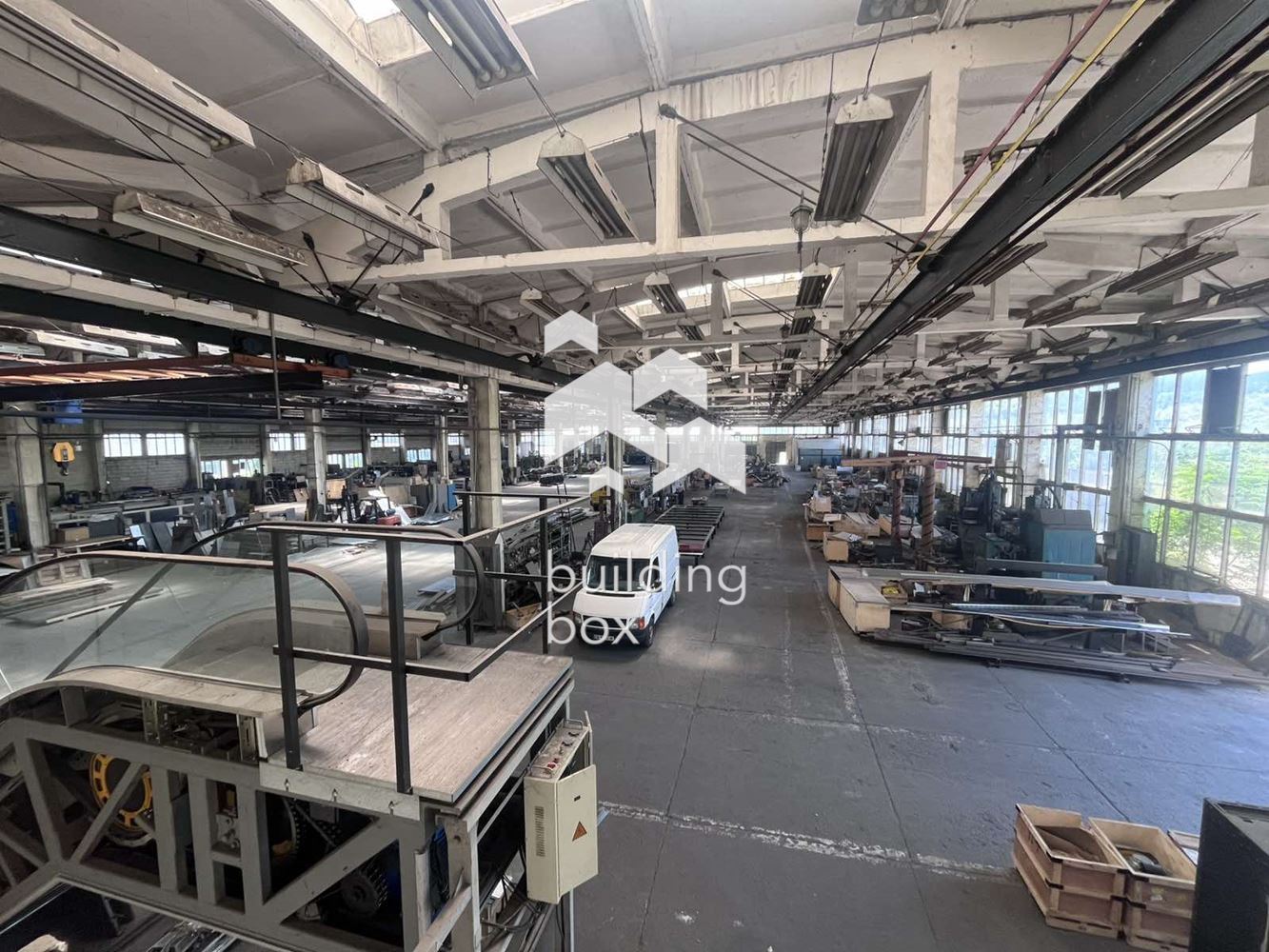 Индустриален имот на 40 минути от София - 0