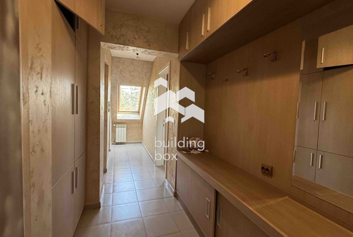 Тристаен обзаведен апартамент - кв. Мараша - 0