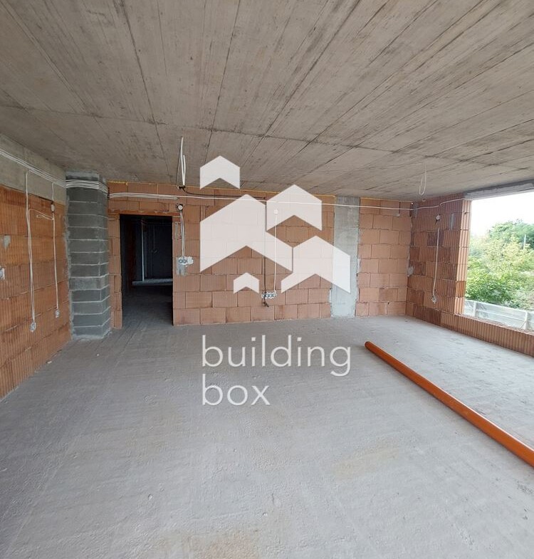 Четиристаен апартамент до "Дентален университет" - 0