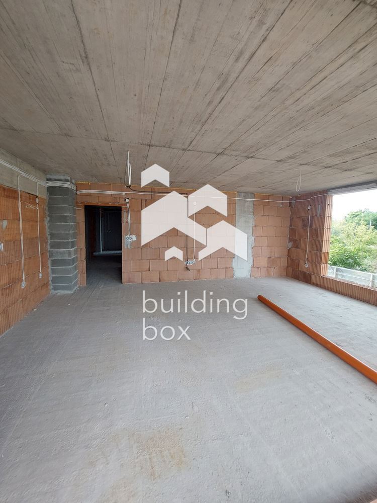 Четиристаен апартамент до “Дентален университет”