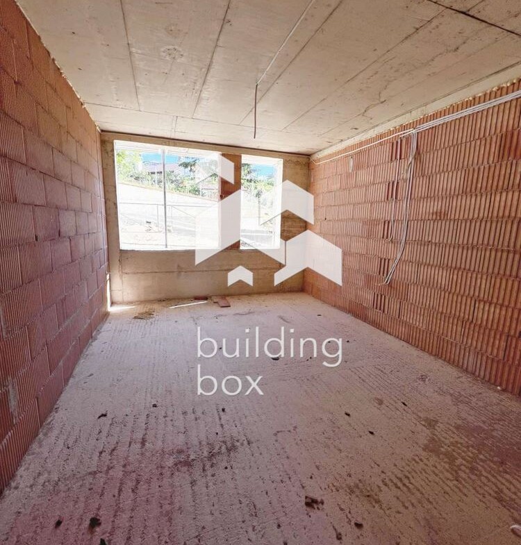 Четиристаен апартамент с морска панорама - 0