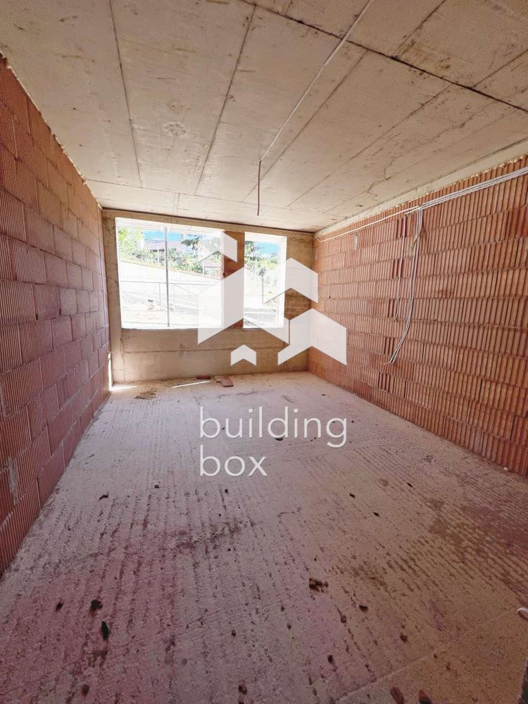 Четиристаен апартамент с морска панорама - 0