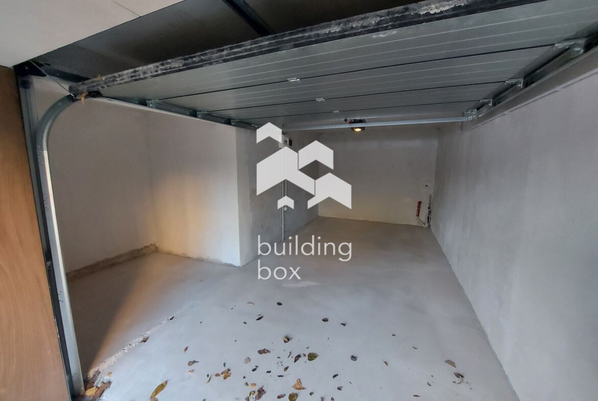 Продава четиристаен апартамент - 0