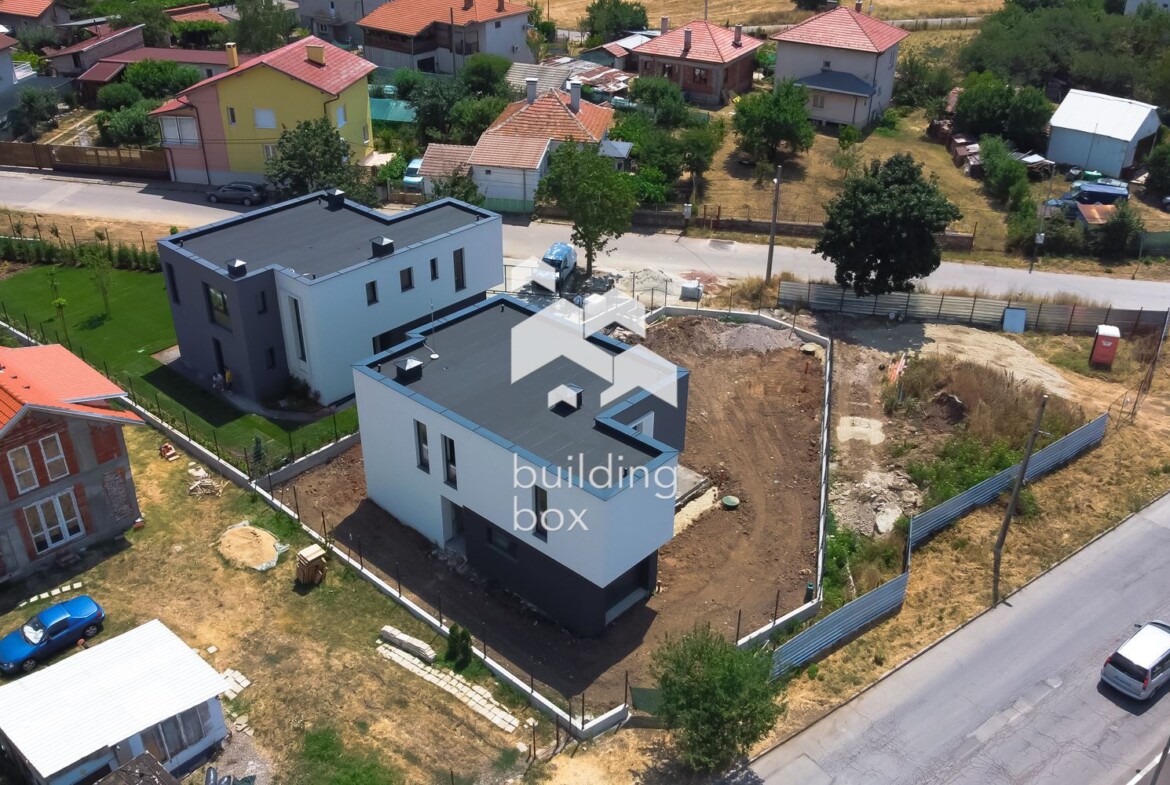 Къща на 20 минути от центъра на град София - 0