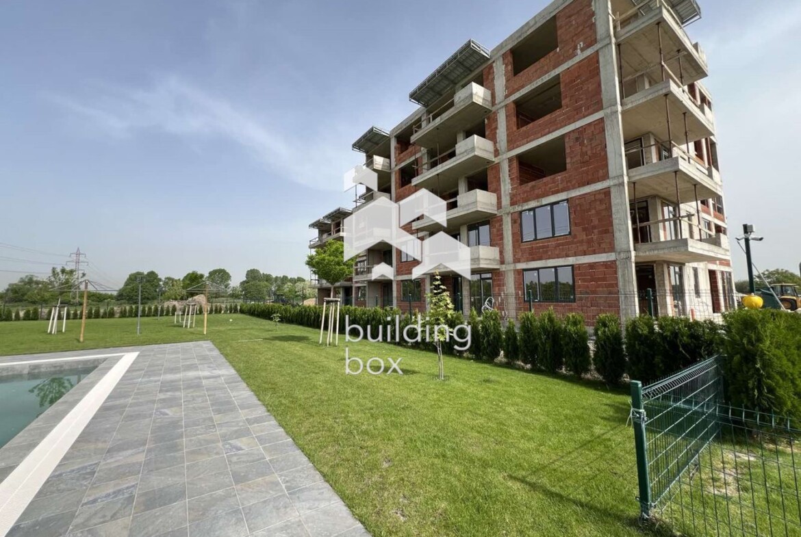 Тристаен апартамент с две паркоместа включени в цената - 0