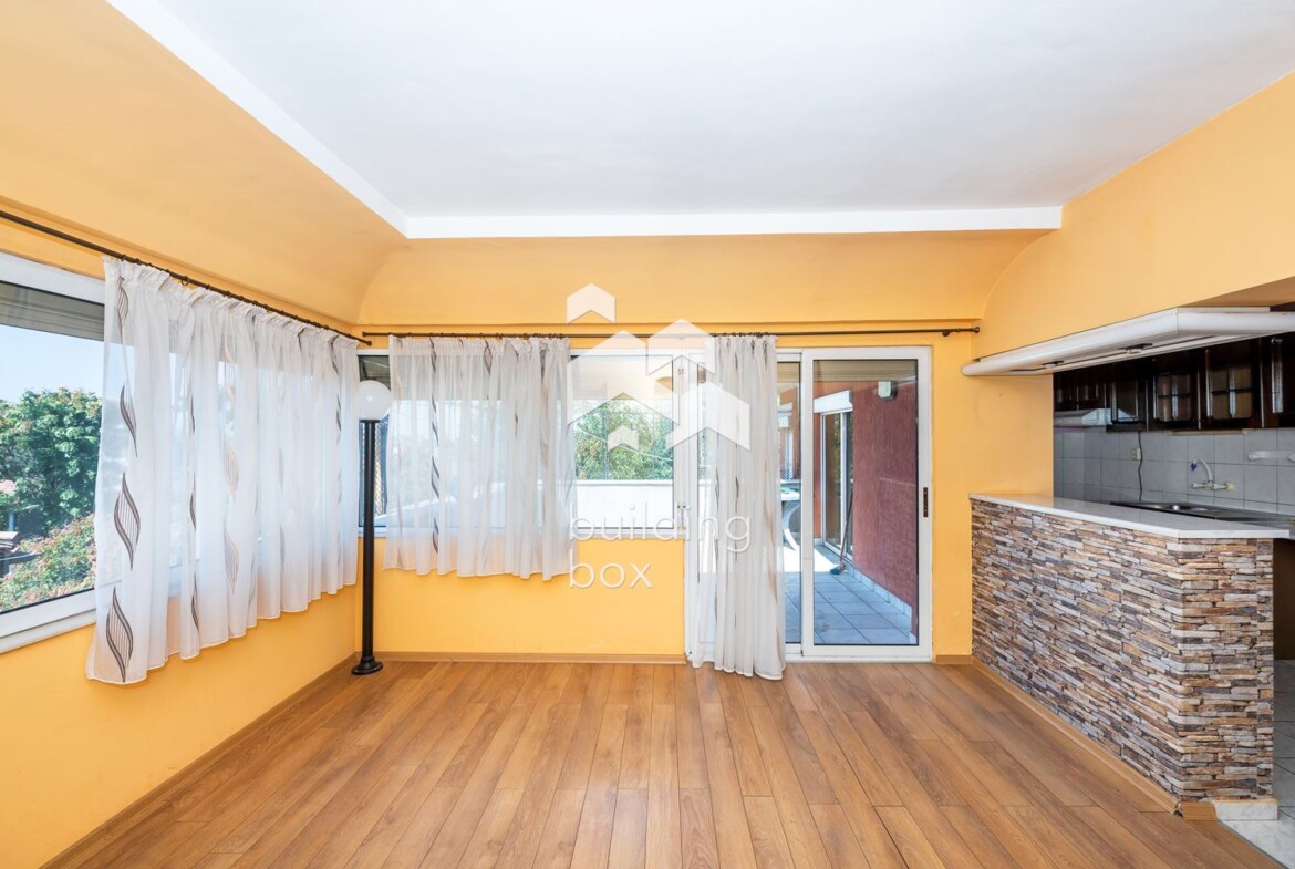 Два етажа от къща със самостоятелен вход в сърцето на град Пловдив - 0