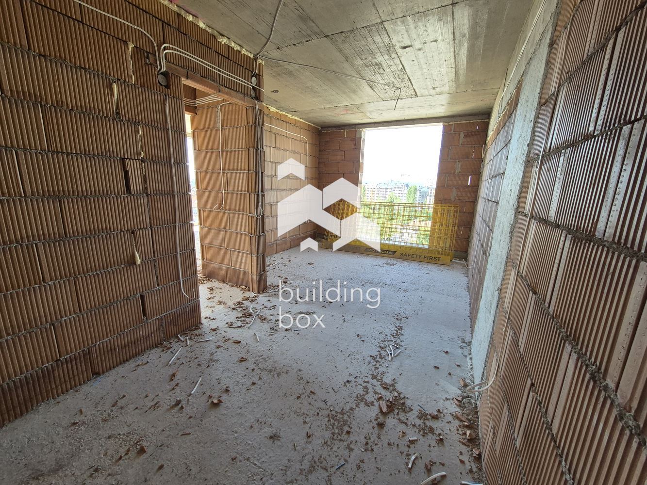 Тристаен апартамент в сграда Casa Madrid в район Оборище - 0